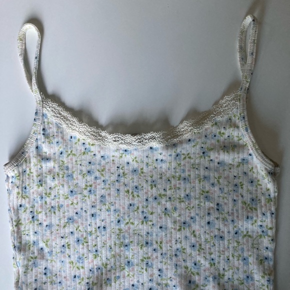Brandy Melville Cropped Floral Tank - Picture 4 of 4